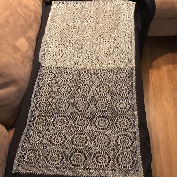 Vintage Gorgeous silver tone open crochet design Scarf - Picture 3 of 5